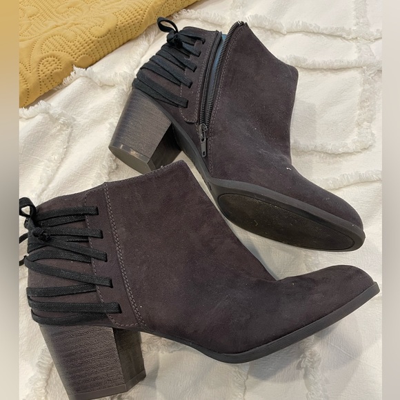 Indigo Shoes - Black suede ankle boots size 91/2 women’s